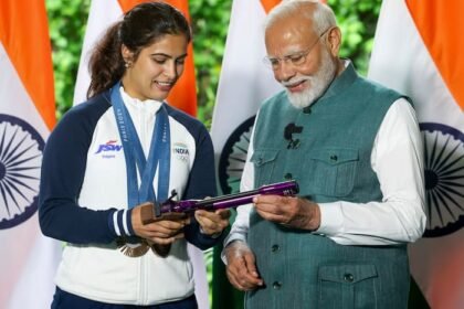 Famous sports shooter Manu Bhaker is in the headlines these days. There is a discussion that Manu's pistol is worth crores, on which she has now made a big revelation.