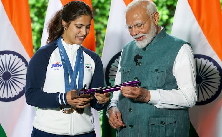 Famous sports shooter Manu Bhaker is in the headlines these days. There is a discussion that Manu's pistol is worth crores, on which she has now made a big revelation.